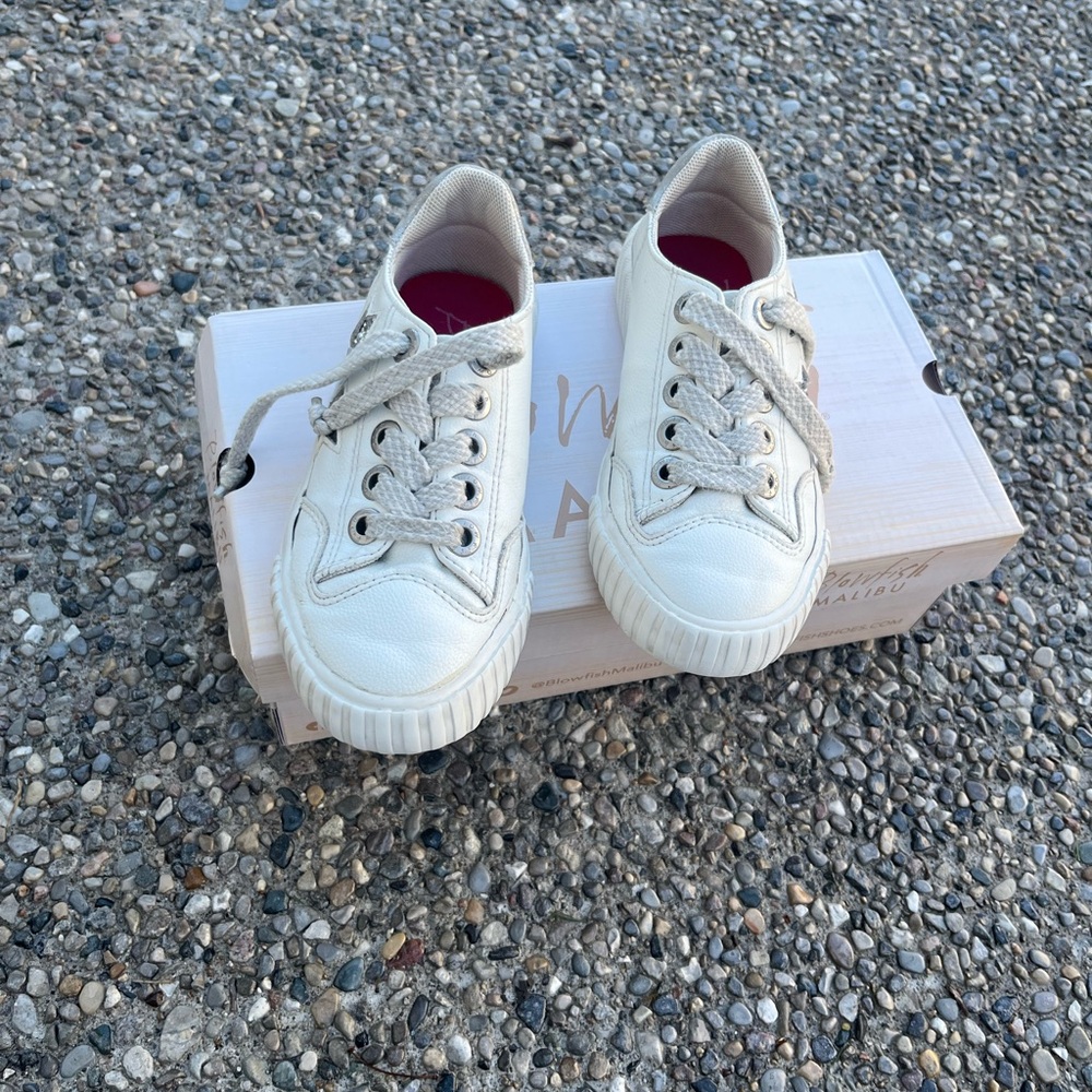 Blowfish Malibu Your kiddo will shine bright like a star in the Wander sneakers